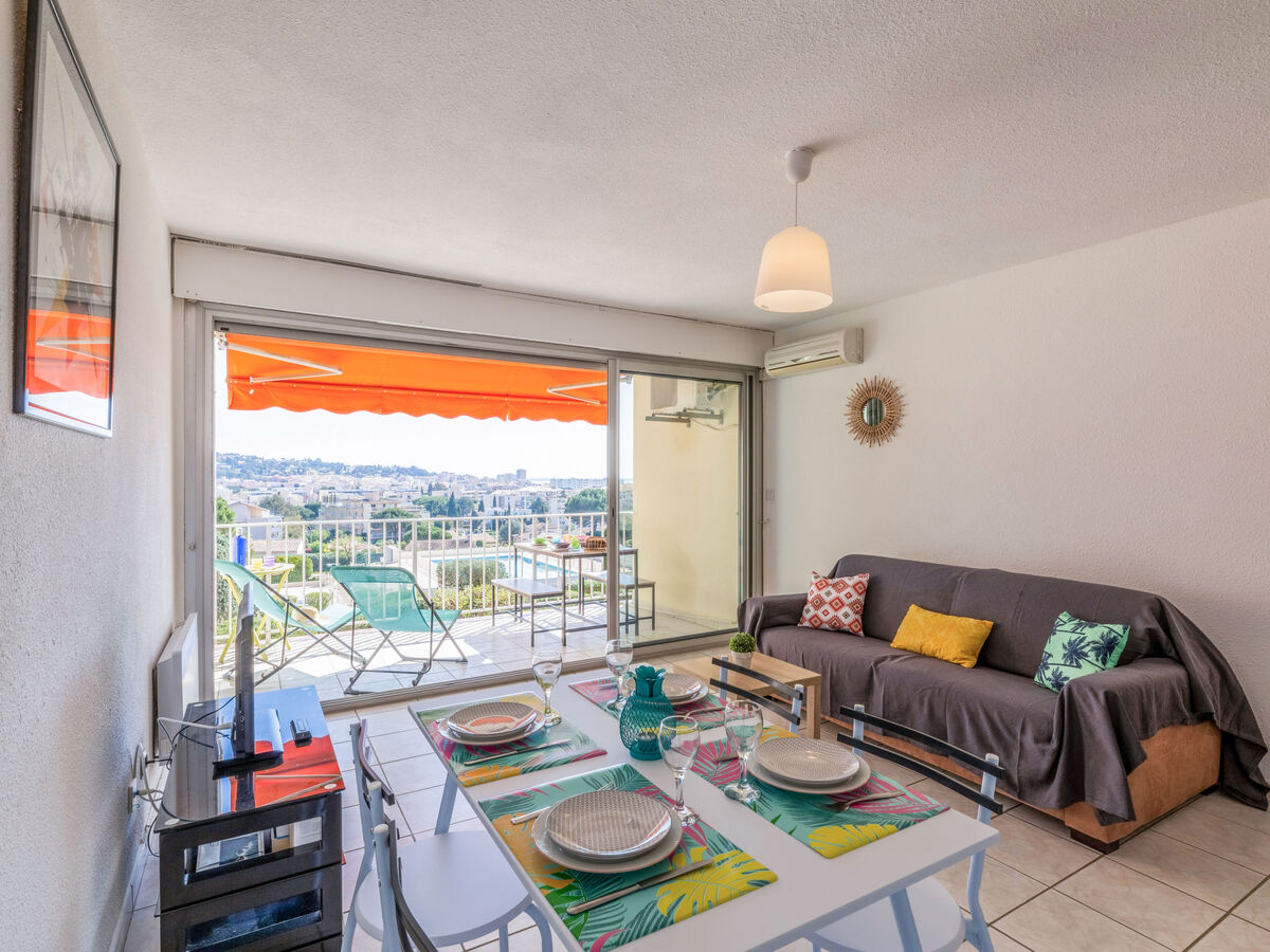 Apt 2 pièces rénové avec terrasse vue mer à Sainte Maxime - Photo 2