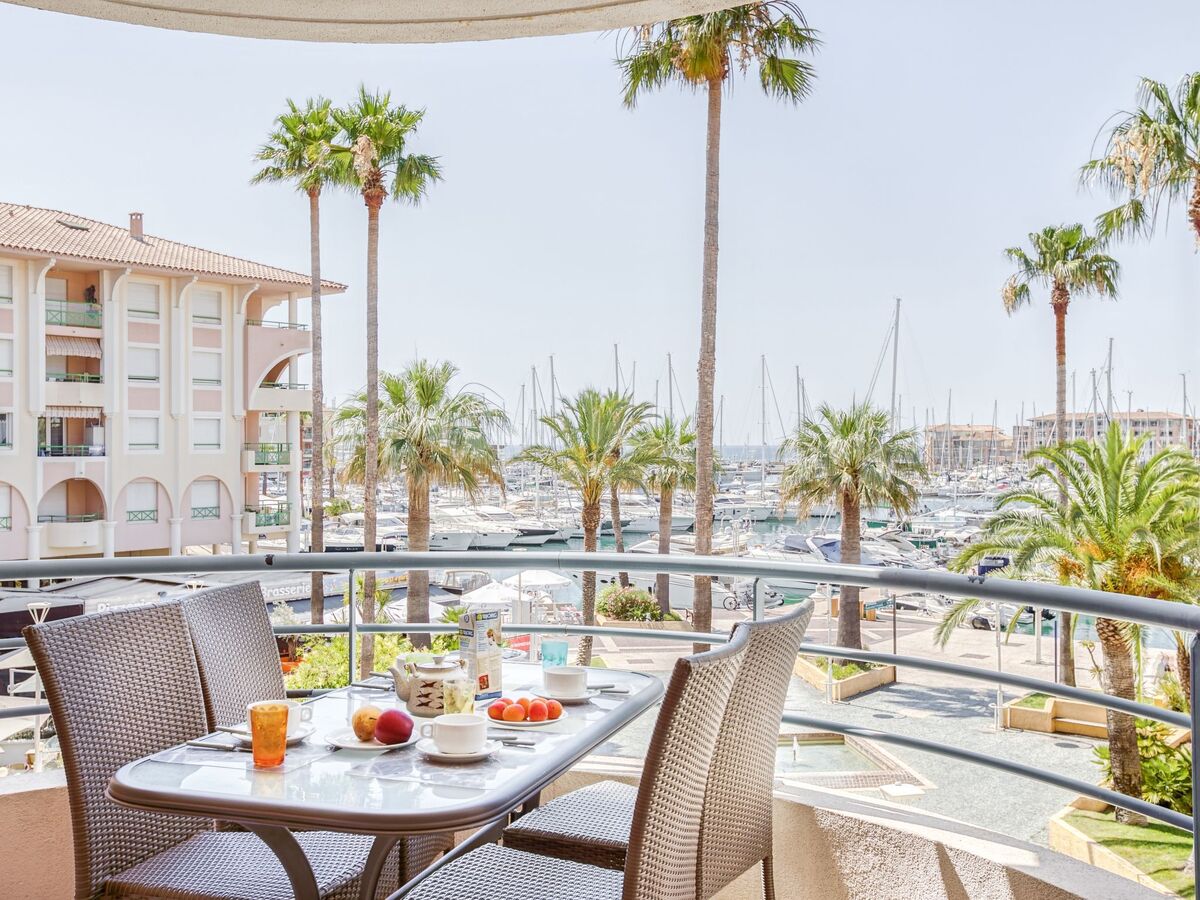 Appartement Royal Marine avec vue port à Fréjus - Photo 3