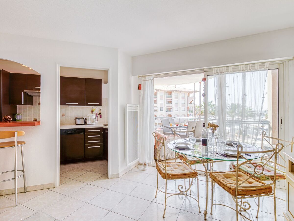Appartement Royal Marine avec vue port à Fréjus - Photo 4