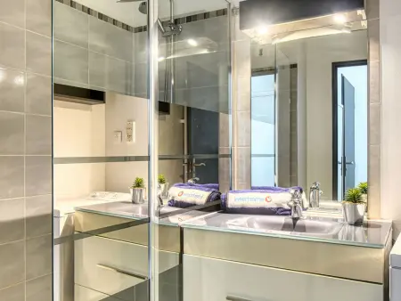 Apt 2 pièces rénové à 400 m de la plage, Fréjus : photo 4
