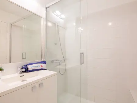 Studio vue montagne à Port Fréjus, 500 m de la plage : photo 5