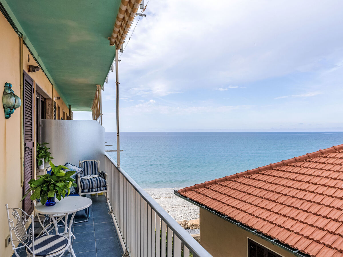 Pieds dans l'eau 2 – Apt 90 m² vue mer à Riva Ligure - Photo 3