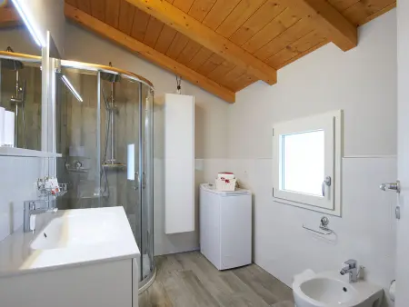Cà Ben – Appartement 70 m² rénové, vue lac à Dongo : photo 15