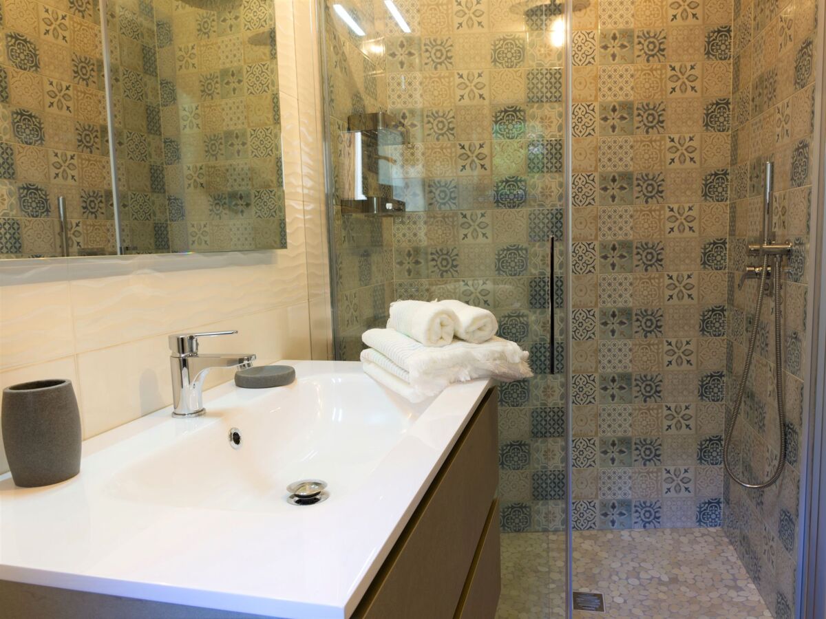 Canton Balin : appartement 2 pièces rénové à 160 m du lac - Photo 15