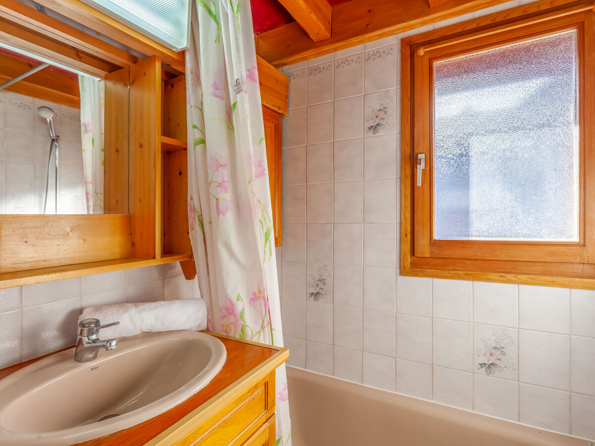 Studio 35 m² mansardé, balcon vue montagne à Saint-Gervais - Photo 12