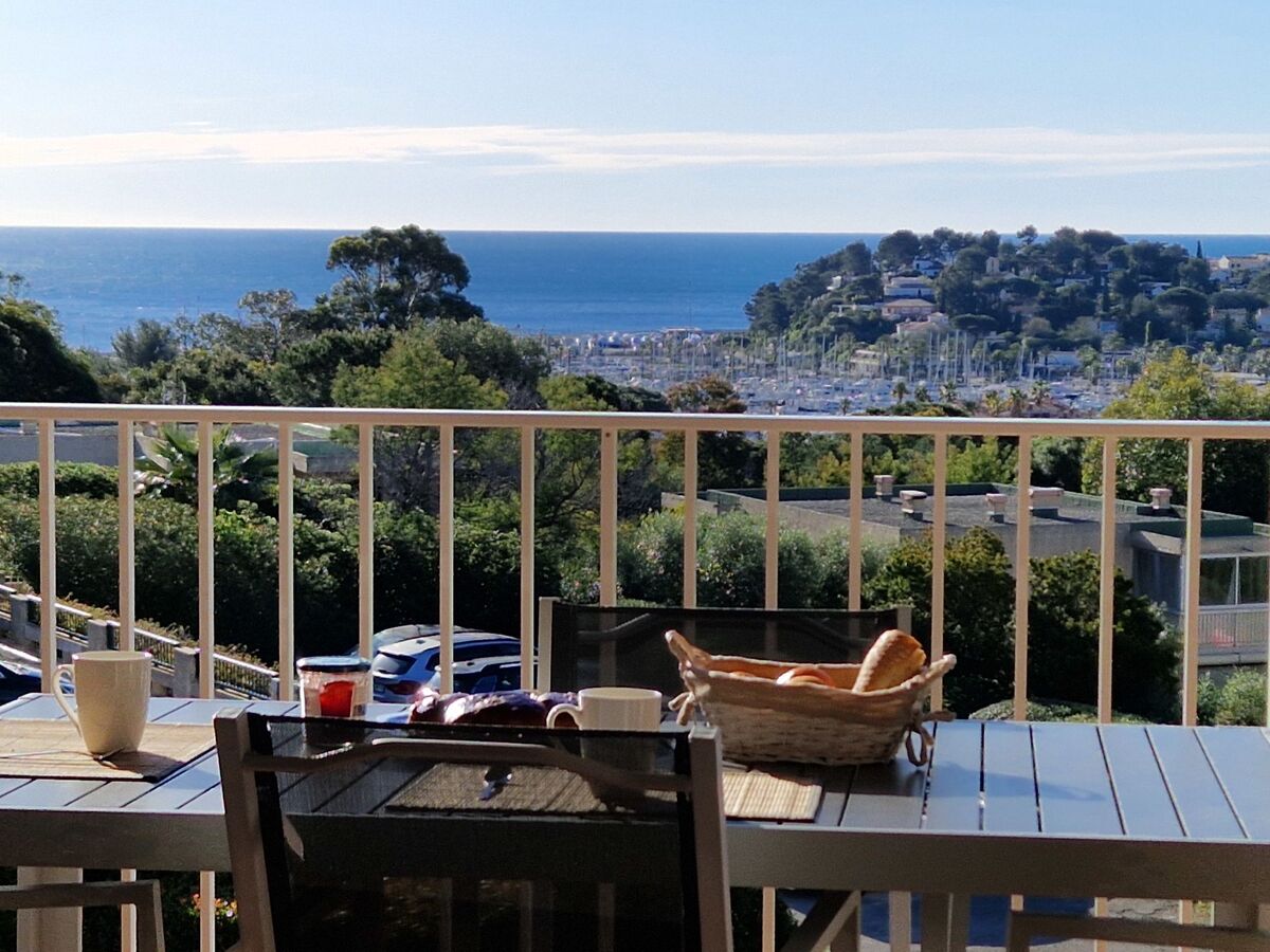Les Mimosas – Apt 2 pièces rénové, vue mer à Cavalaire - Photo 1