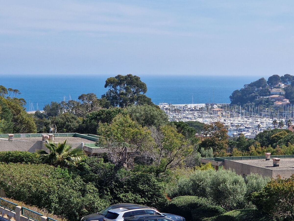 Les Mimosas – Apt 2 pièces rénové, vue mer à Cavalaire - Photo 2