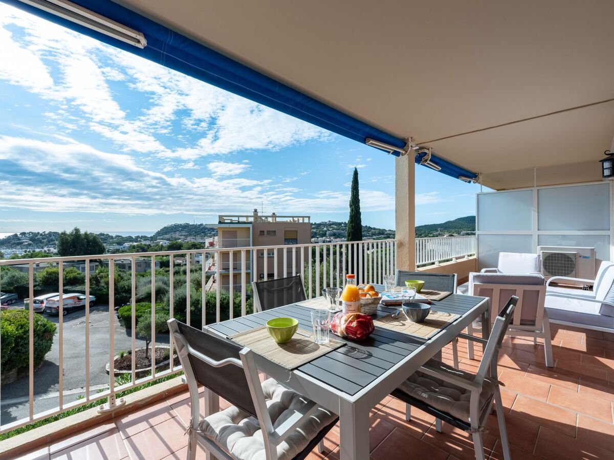 Les Mimosas – Apt 2 pièces rénové, vue mer à Cavalaire - Photo 3