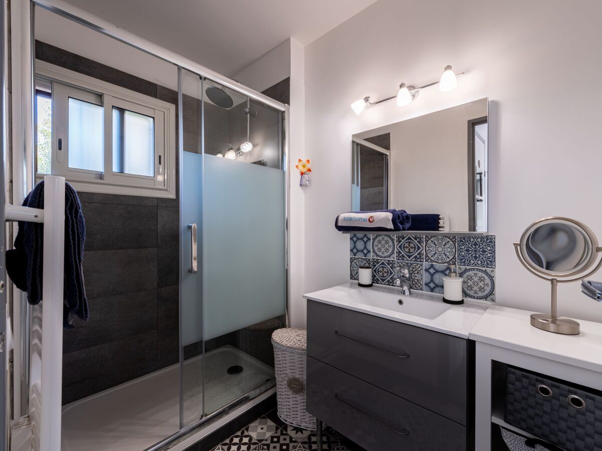 Les Mimosas – Apt 2 pièces rénové, vue mer à Cavalaire - Photo 14