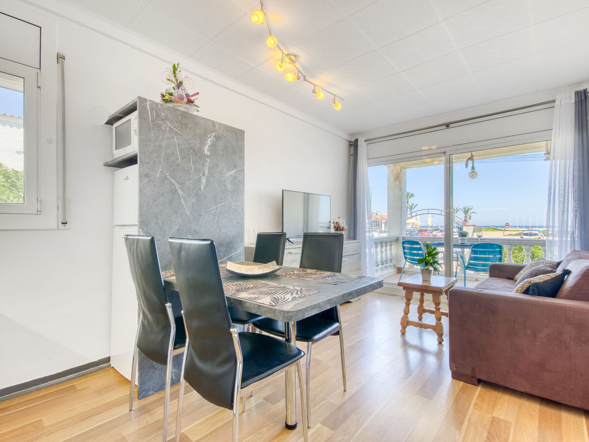 Apt rénové Vue Mer à Empuriabrava, 20m plage - Photo 3