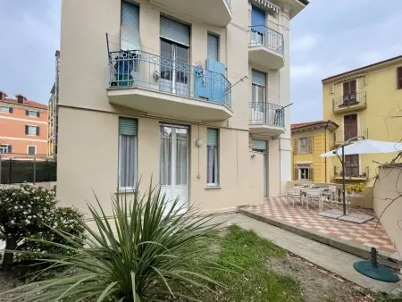 Appartement 8 1/2 à Imperia, 200 m de la plage
