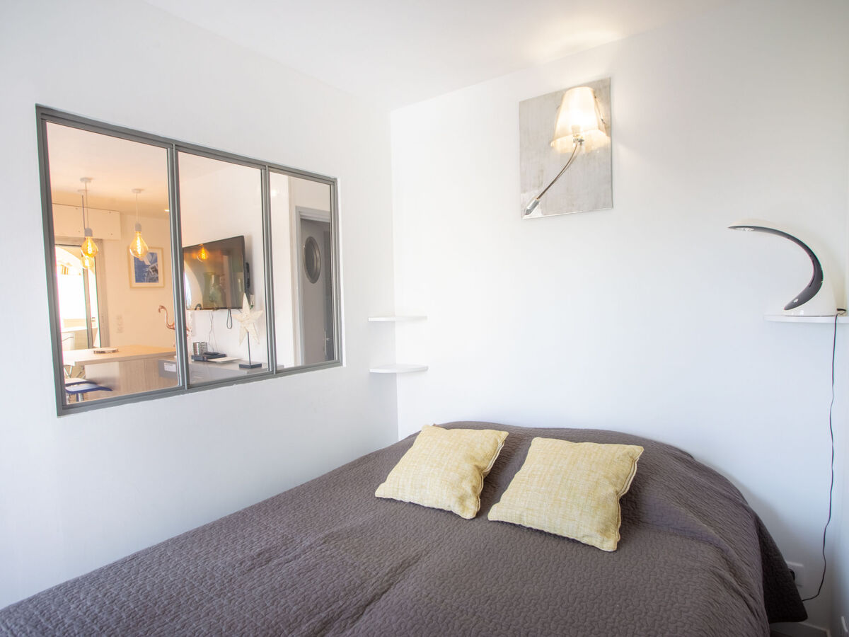 Studio rénové face au port de Hyères - Photo 5