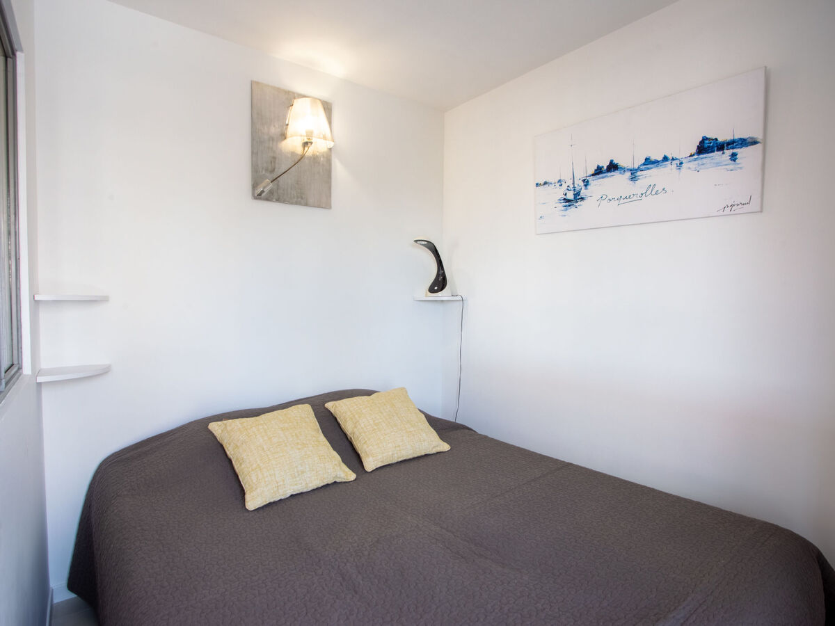Studio rénové face au port de Hyères - Photo 11