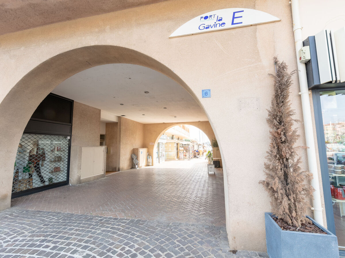 Studio rénové face au port de Hyères - Photo 12