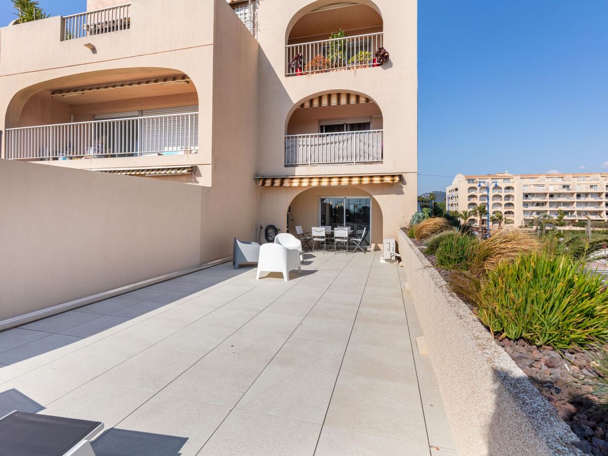 Studio rénové face au port de Hyères - Photo 16