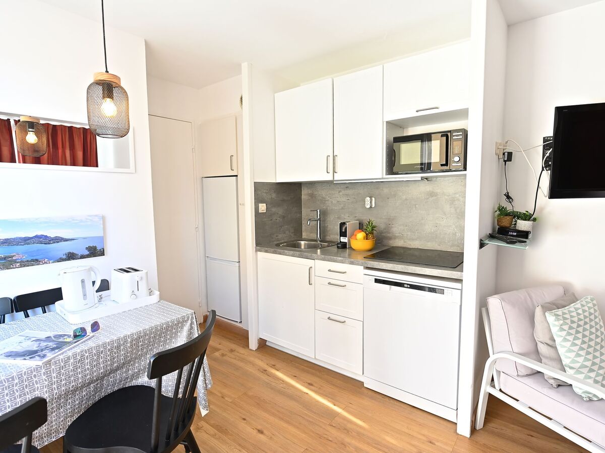 Appartement rénové 2024 au Village Cap Estérel, vue mer - Photo 4