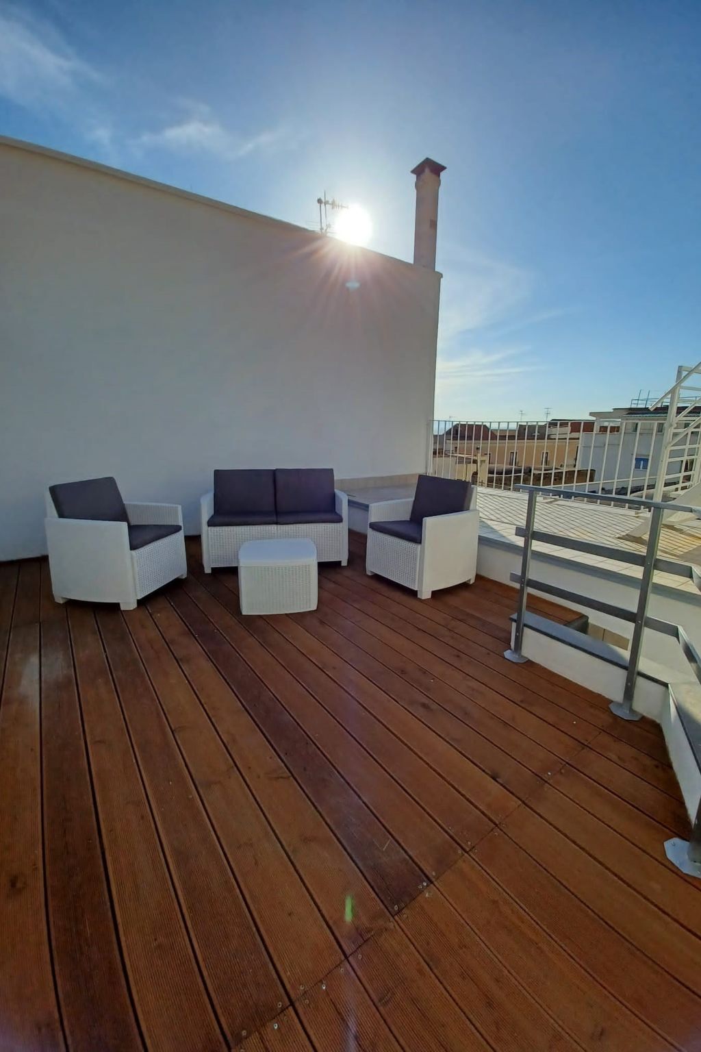 Appartement rénové à Meta di Sorrento, terrasse vue mer - Photo 2