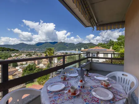 Angelina, appartement 100 m² avec terrasse vue lac : photo 2