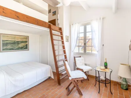 Studio Château de la Madrague, vue mer et port à 200 m : photo 5