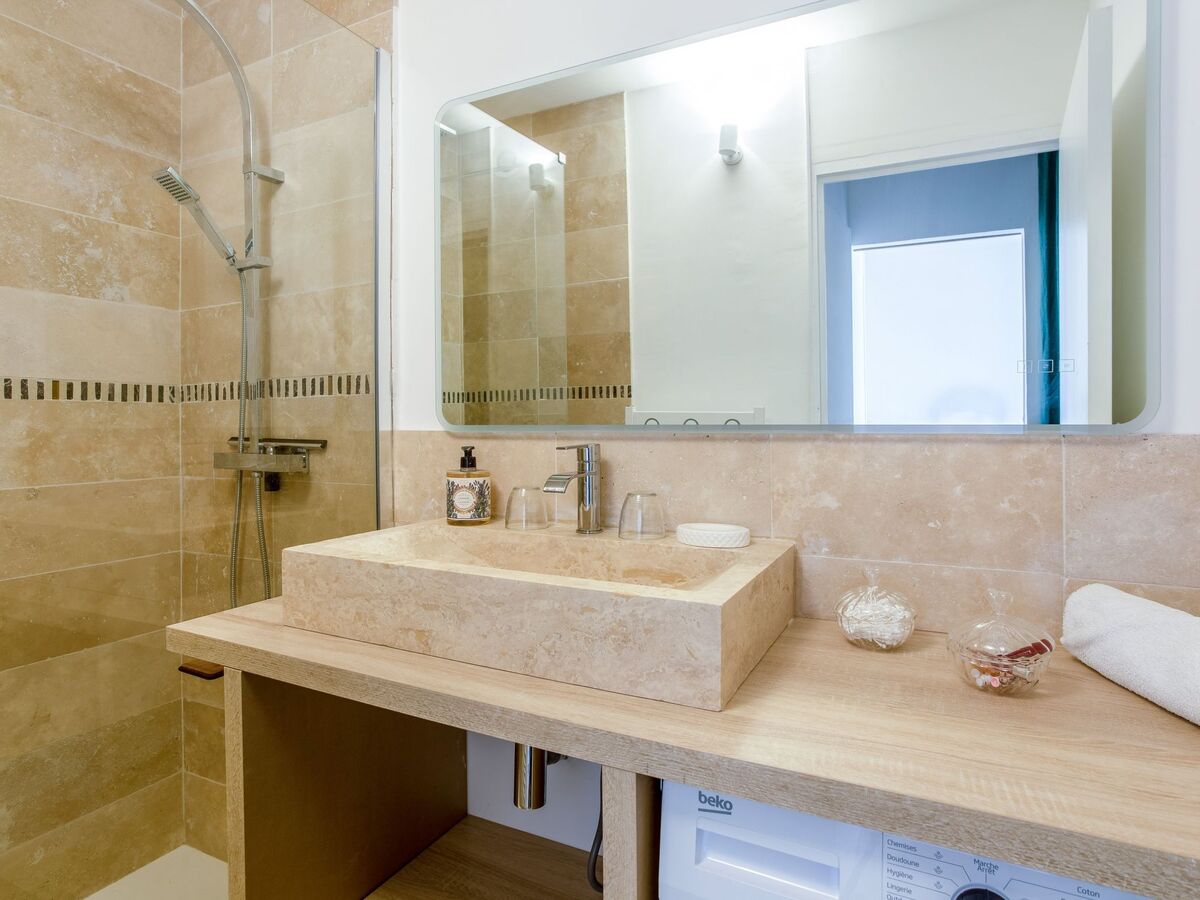 Appartement Saint James au cœur du Lavandou, 200 m plage - Photo 3