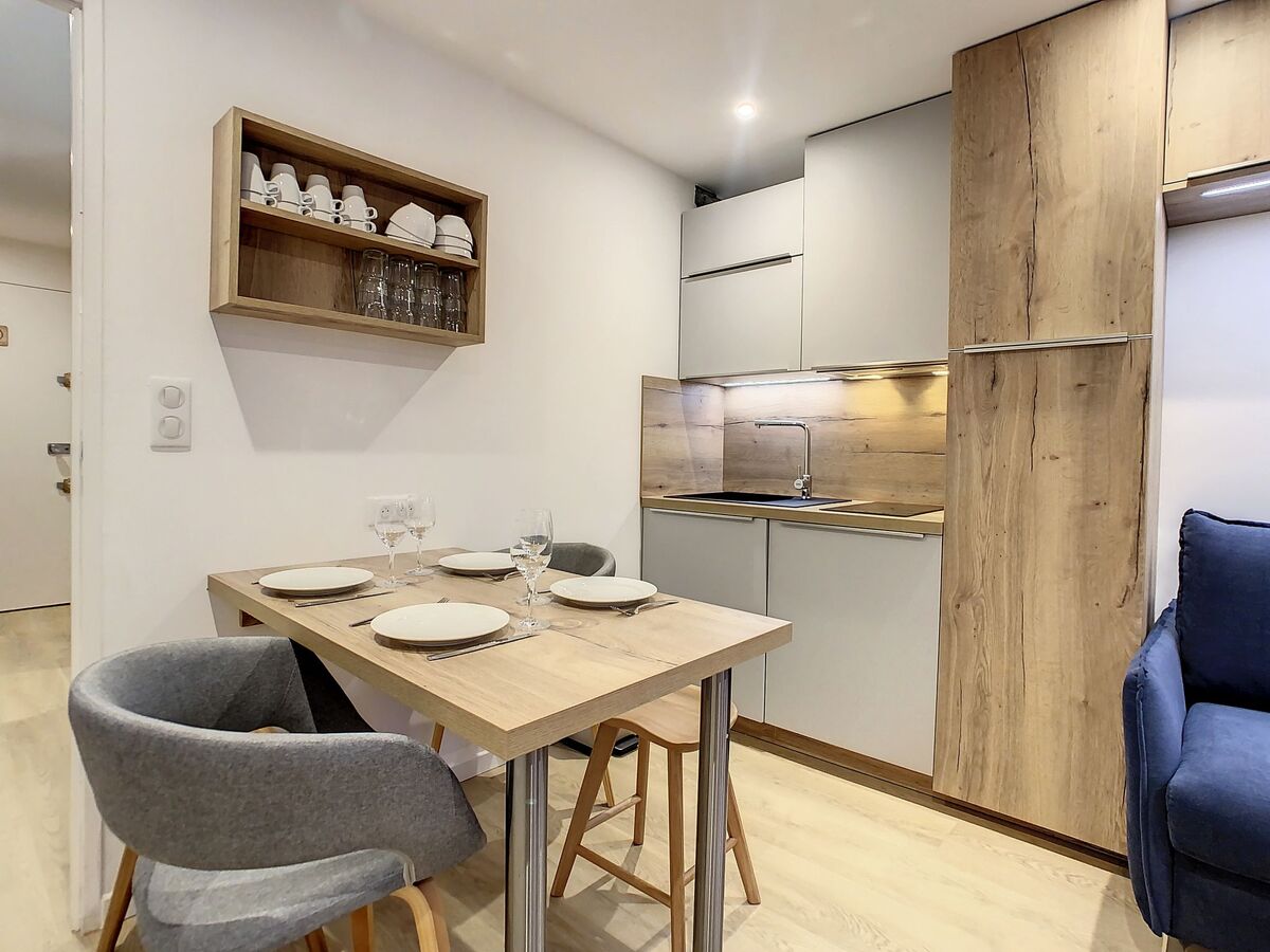 Chavière 716 – Studio rénové 7e étage, vue montagne - Photo 12