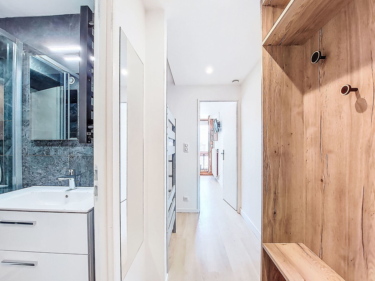Chavière 716 – Studio rénové 7e étage, vue montagne - Photo 18
