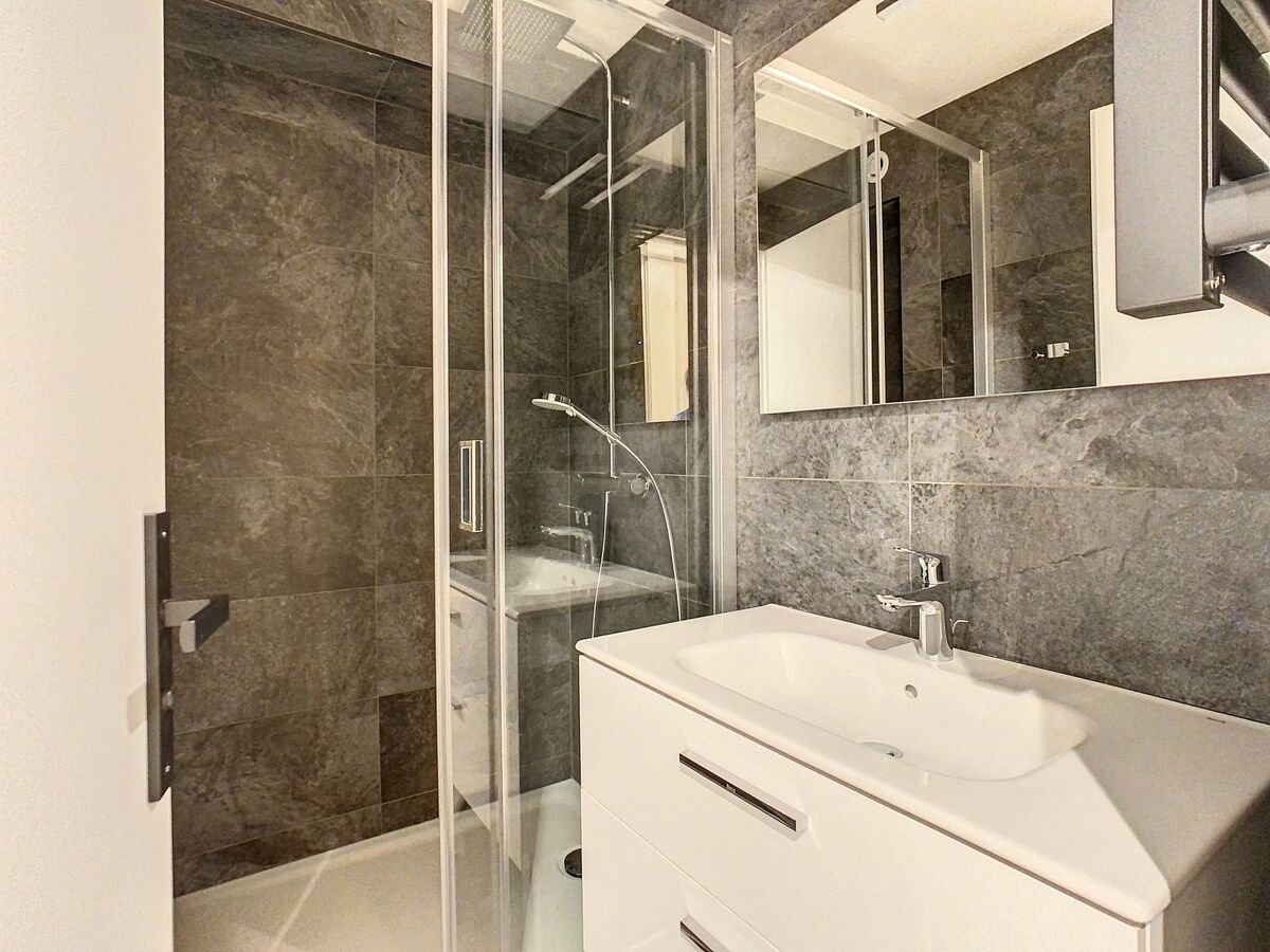 Chavière 716 – Studio rénové 7e étage, vue montagne - Photo 19