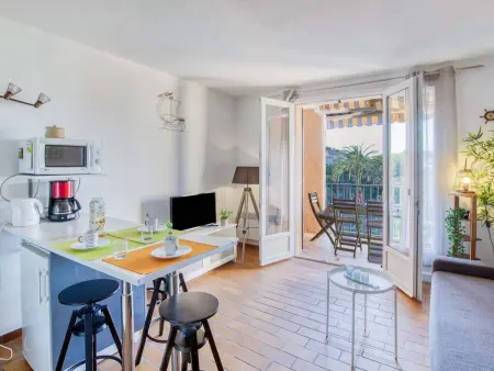 Studio vue mer avec terrasse à Saint-Cyr-sur-Mer La Madrague : photo 3