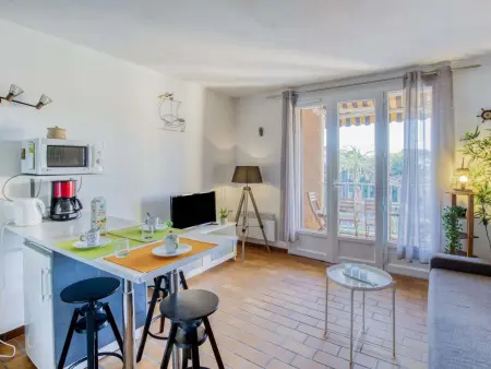 Studio vue mer avec terrasse à Saint-Cyr-sur-Mer La Madrague : photo 7