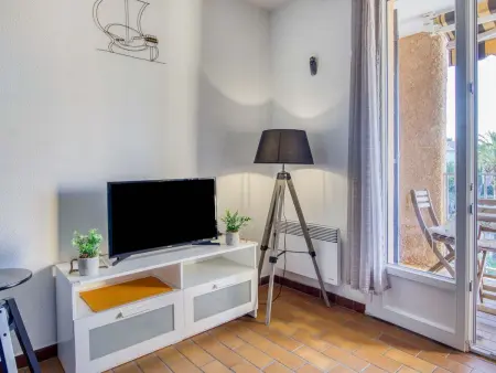 Studio vue mer avec terrasse à Saint-Cyr-sur-Mer La Madrague : photo 8