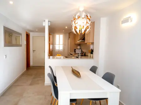 Sakura, appartement moderne 110 m de la mer : photo 11