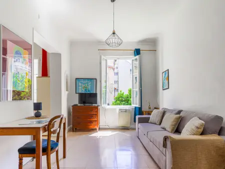 Appartement 2 pièces rénové, 50 m² à 800 m de la mer : photo 6