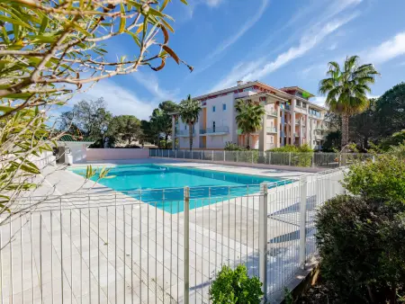 Apt 2 pièces Le Grand Parc, vue piscine à Saint Aygulf : photo 16