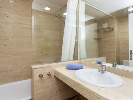 Appartement Mar i Llum – Playa de Aro, piscine à 500 m de la mer : photo 15