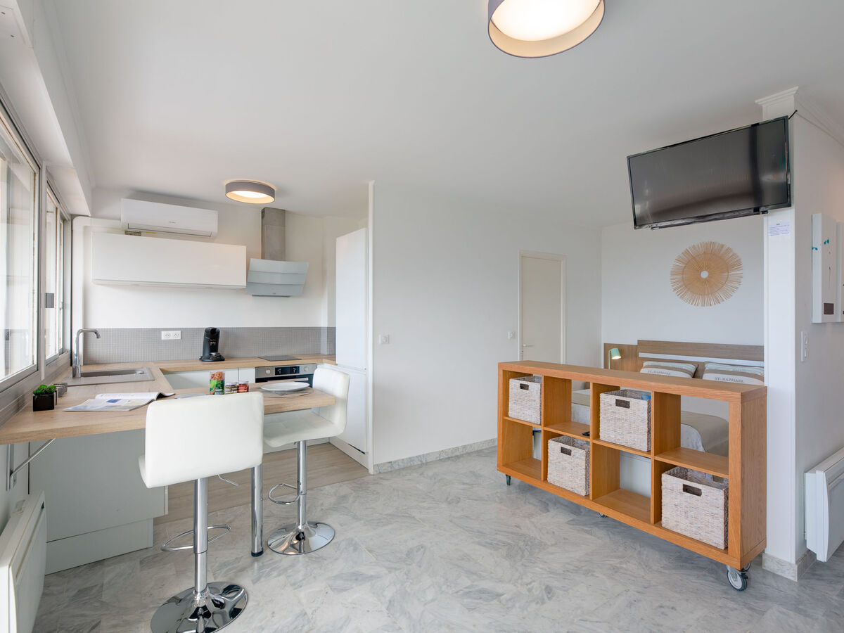 Studio rénové avec vue mer à Saint-Raphaël - Photo 9
