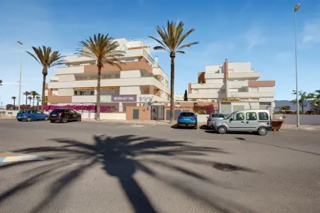 Location appartement à Roquetas de Mar, Appartement en bord de mer avec piscine