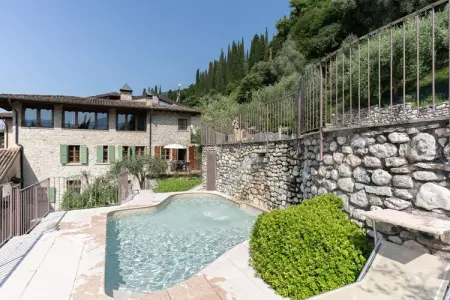 Location appartement à Toscolano Maderno, Appartement Borgo Alba avec piscine partagée