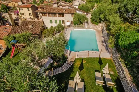 Location appartement à Toscolano Maderno, Appartement Borgo Alba avec piscine partagée