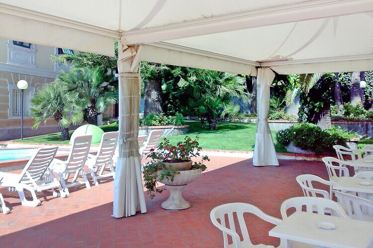 Villa féodale 19e siècle à Imperia, 800 m de plage - Photo 5