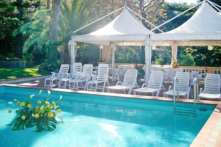 Villa féodale 19e siècle à Imperia, 800 m de plage - Photo 9