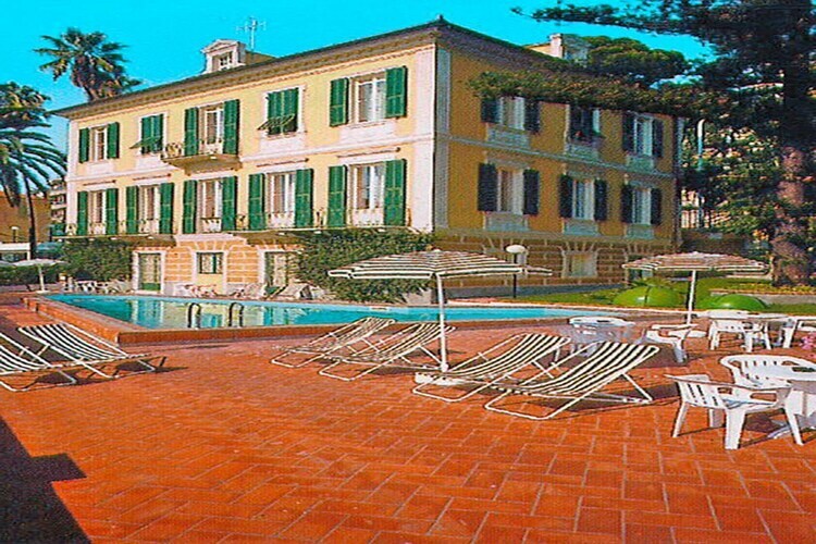 Villa féodale 19e siècle à Imperia, 800 m de plage - Photo 12