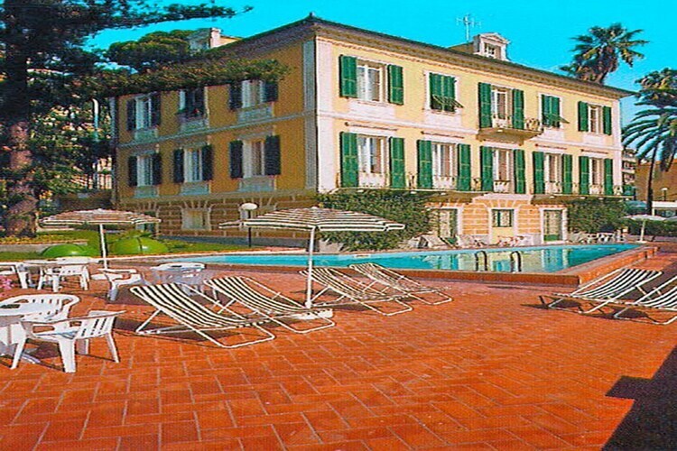 Villa féodale 19e siècle à Imperia, 800 m de plage - Photo 16