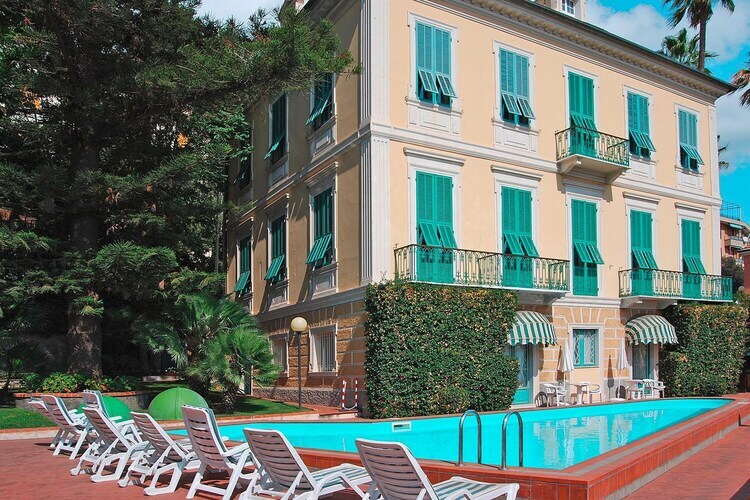 Villa féodale 19e siècle à Imperia, 800 m de plage - Photo 17