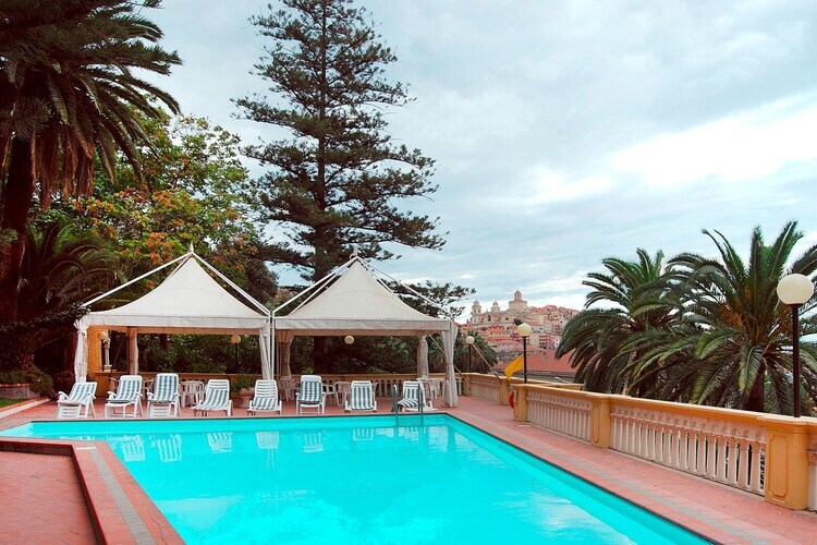 Villa féodale 19e siècle à Imperia, 800 m de plage - Photo 19
