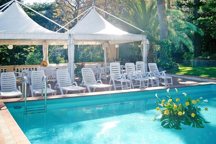 Villa féodale 19e siècle à Imperia, 800 m de plage - Photo 21