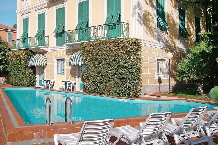 Villa féodale 19e siècle à Imperia, 800 m de plage - Photo 24