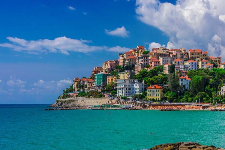 Villa féodale 19e siècle à Imperia, 800 m de plage - Photo 30