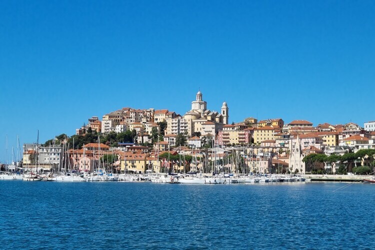 Villa féodale 19e siècle à Imperia, 800 m de plage - Photo 32