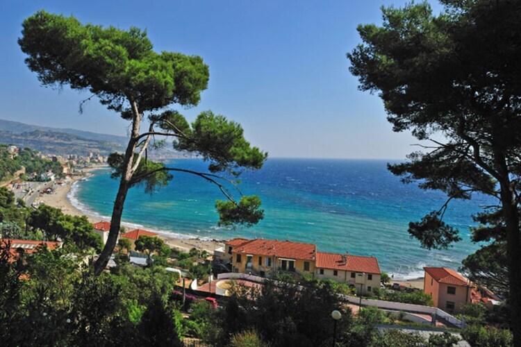 Villa féodale 19e siècle à Imperia, 800 m de plage - Photo 33