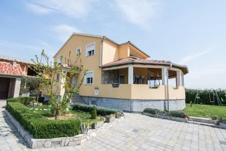 Location appartement à Kakma, Appartement à Kakma près de Biograd